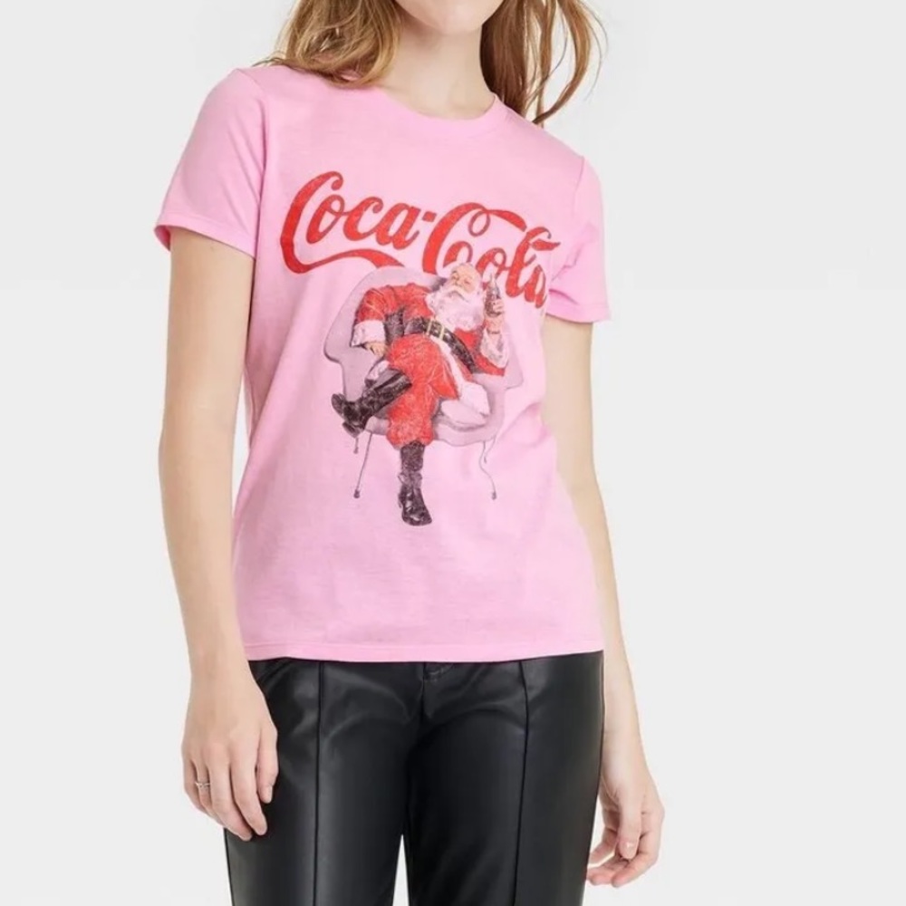 Coca Cola‎ Pink Sitting Santa Tee Shirt. Size Medium. NWT.